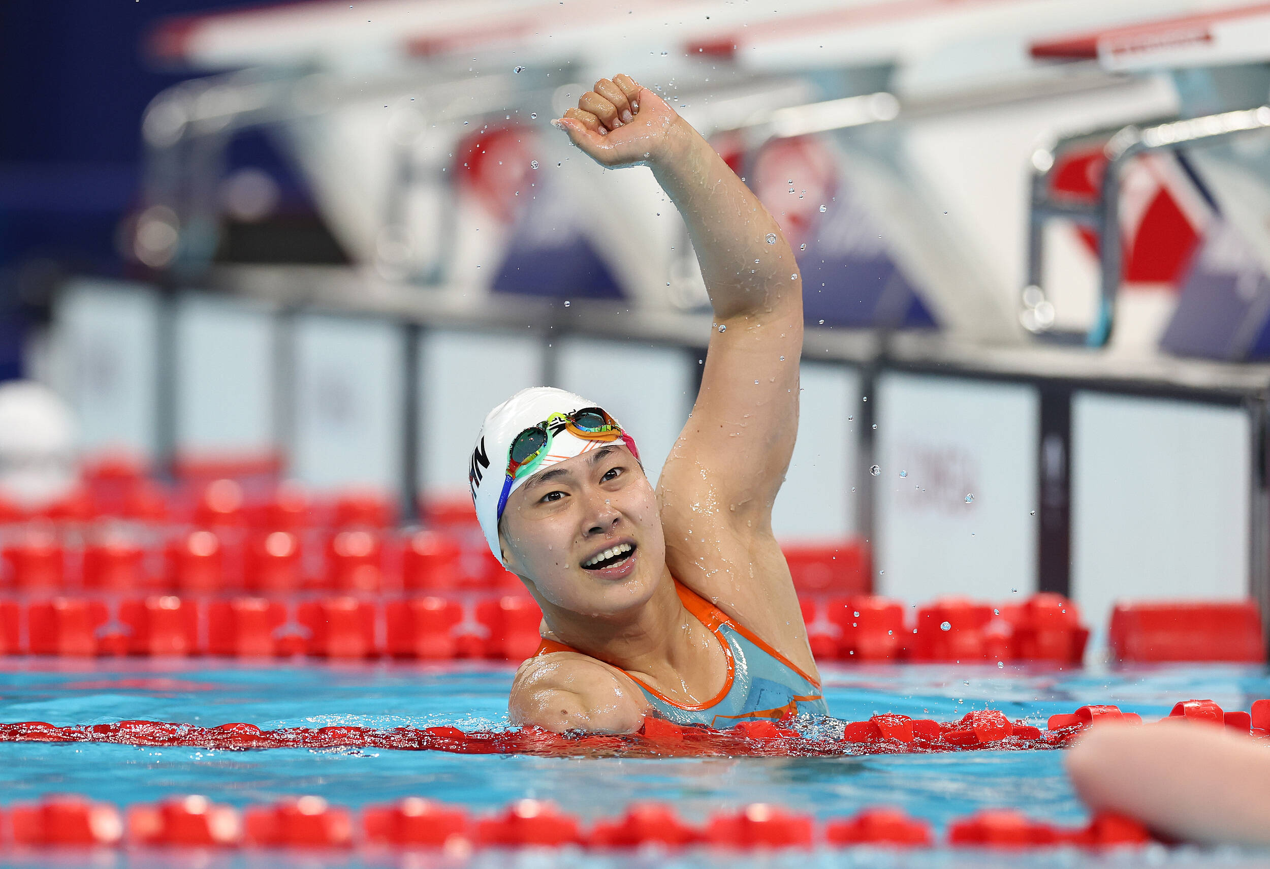 广东大胜广厦！莫兰德、徐杰、任骏飞大发神威，三首发略有低迷，伯克遇挫！.